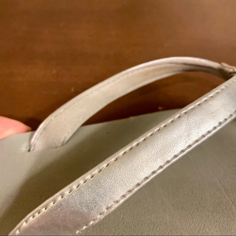 Olukai Ho‘ōpio Girls Flip Flops - Picture 5 of 10